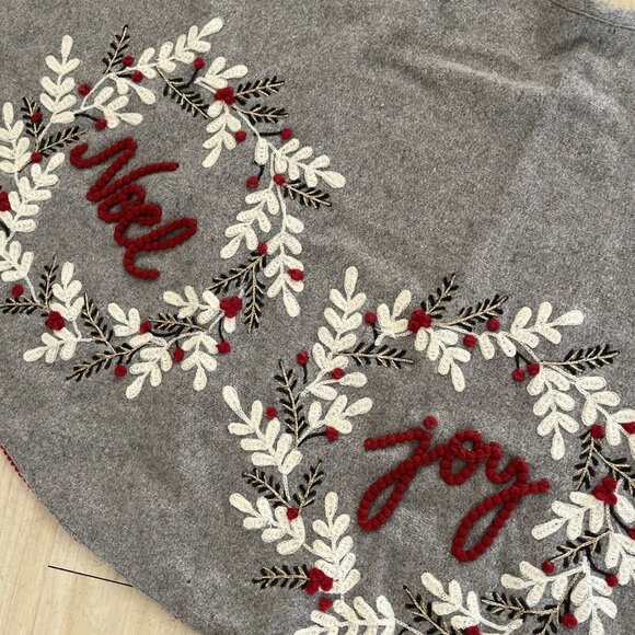 RACHEL ZOE Tree Skirt Christmas Embroidered Gray Red White Wool Blend HOPE EUC - Picture 9 of 9